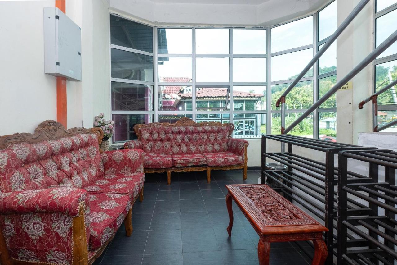 Oyo 89984 Noris Wang Homestay Лумут Экстерьер фото