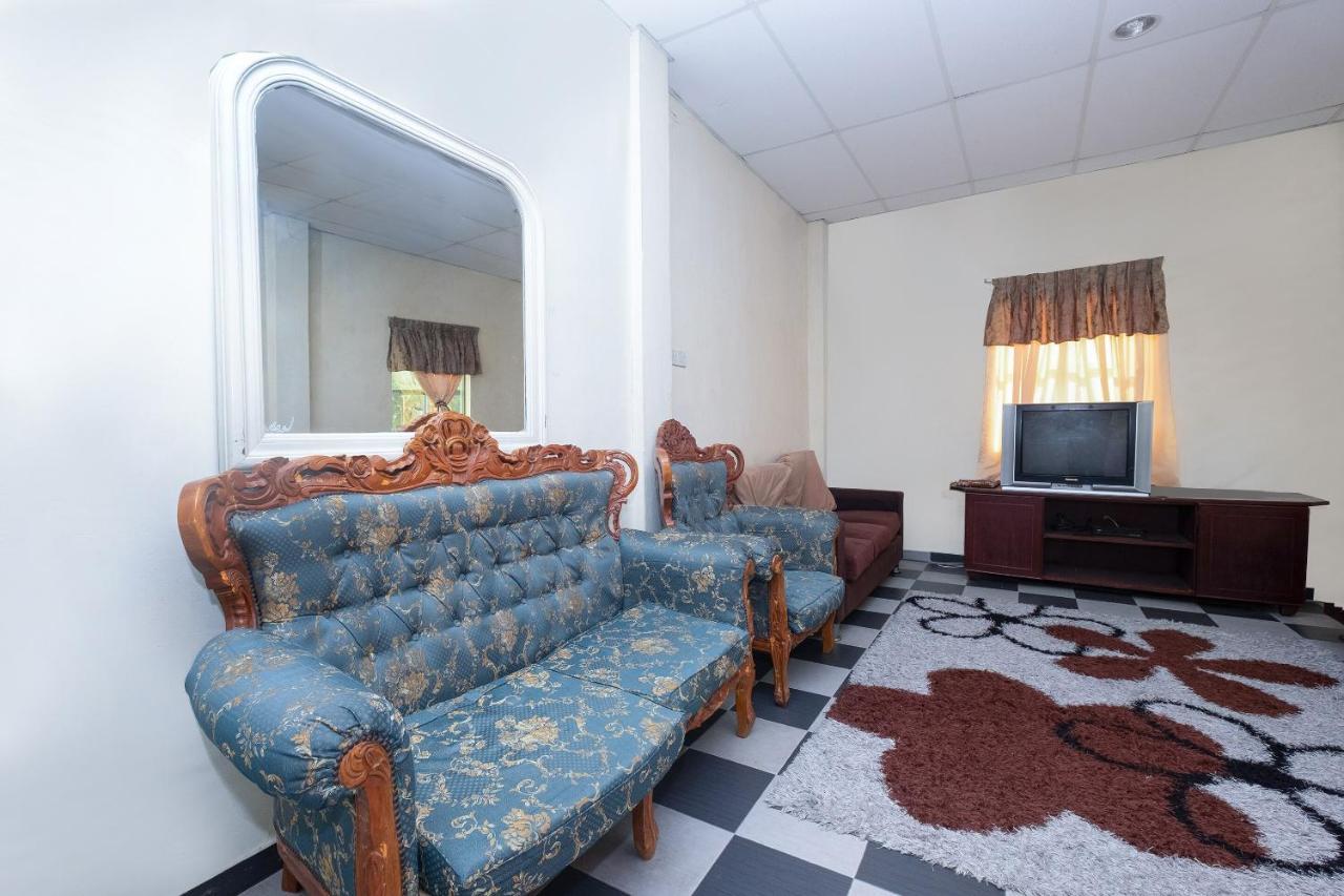 Oyo 89984 Noris Wang Homestay Лумут Экстерьер фото